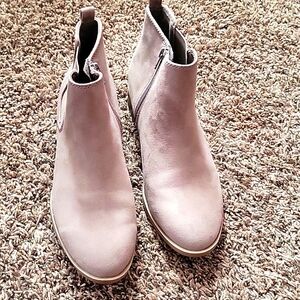 White Mt tan shoes size 8.5